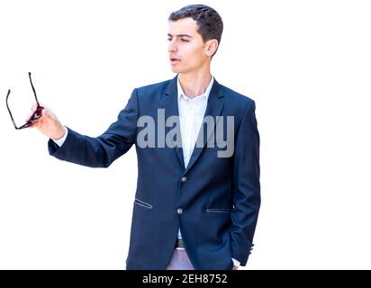 Arabischer Geschäftsmann hält Sonnenbrille in der Hand Stockfoto