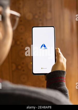 Assam, indien - November 15, 2020 : Microsoft Azure Logo auf Handy-Bildschirm Stock Bild. Stockfoto