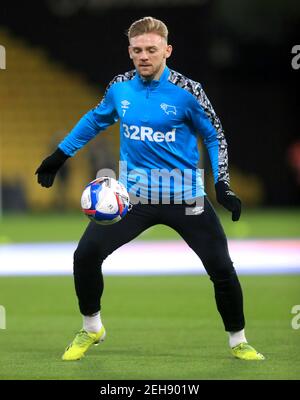 Kamil Jozwiak von Derby County erwärmt sich auf dem Spielfeld vor dem Sky Bet Championship-Spiel in der Vicarage Road, Watford. Bilddatum: Freitag, 19. Februar 2021. Stockfoto