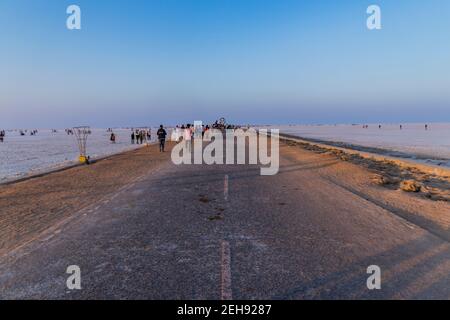 Menschen im Weißen Rann Stockfoto