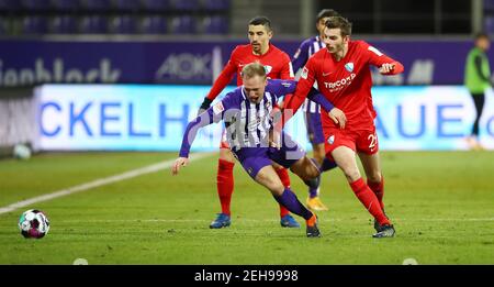 Aue, Deutschland. 19th Feb, 2021. firo: 02/19/2021 Fußball: Fußball: Archivfotos 2.Bundesliga-Saison 2020/21 Erzgebirge Aue - VfL Bochum Duels, Florian Kruger, Versus, Maxim Leitsch PICTURE POINT/firosportphoto Quelle: dpa/Alamy Live News Stockfoto