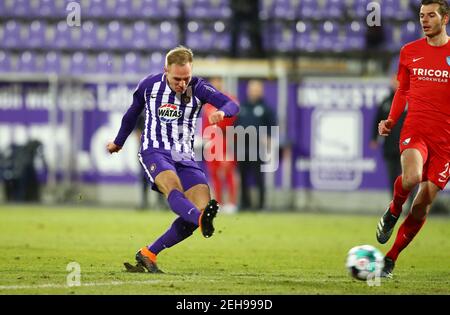 Aue, Deutschland. 19th Feb, 2021. firo: 19.02.2021 Fußball: Fußball: Archivfotos 2.Bundesliga Saison 2020/21 Erzgebirge Aue - VfL Bochum Florian Kruger, Schuss, Schuss, Einzelaction BILD PUNKT/firoportsphoto zur weltweiten Nutzung Kredit: dpa/Alamy Live News Stockfoto