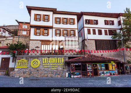 SAFRANBOLU, TÜRKEI - 2. NOVEMBER 2020: SAFRANBOLU, TÜRKEI. Traditionelle osmanische Häuser in Safranbolu. Safranbolu ist Bezirk der Provinz Karabuk in der Stockfoto