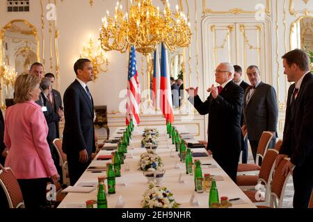 Präsident Barack Obama bei einer gemeinsamen bilateralen Treffen mit Präsident Vaclav Klaus und Premier Mirek Topolanek auf der Prager Burg, Prag, Tschechische Republik. Stockfoto