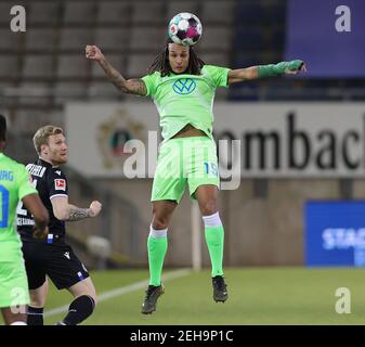 Bielefeld, Deutschland. 19th Feb, 2021. firo: 19,02.2021, Fußball: Fußball: 1st Bundesliga, Saison 2020/21 Arminia Bielefeld - VfL Wolfsburg Kevin Mbabu, Individual Action Quelle: dpa/Alamy Live News Stockfoto