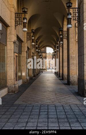 Zgorzelec Gorlitz Januar 27 2020 Arkaden-Tunnel bei Kaufhaus Gorlitz Gebäude Stockfoto