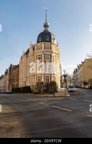 Zgorzelec Gorlitz Januar 27 2020 Hochrundes Mietshaus bei Straßenecke Stockfoto