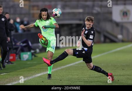 Bielefeld, Deutschland. 19th Feb, 2021. firo: 19,02.2021, Fußball: Fußball: 1st Bundesliga, Saison 2020/21 Arminia Bielefeld - VfL Wolfsburg Duels, Kevin Mbabu Quelle: dpa/Alamy Live News Stockfoto