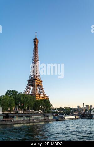 Paris, Frankreich - 29. August 2019 : der Eiffelturm in Paris, Frankreich, eines der berühmtesten Wahrzeichen von Paris, Frankreich und Europa. Stockfoto