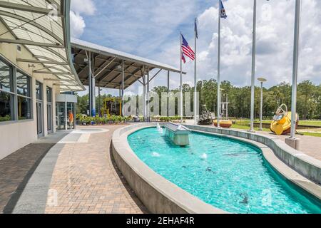 Wetterbojen neben dem Brunnen am Eingang zum Infinity Science Center im John C. Stennis Space Center in Hamock County Mississippi Stockfoto