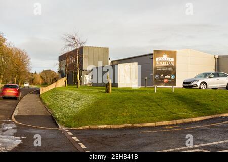 Kirkcudbright, Schottland - 28th. Dezember 2020: Castle Maclellan Foods Limited Factory on the Dee Walk, Kirkcudbright, Schottland Stockfoto