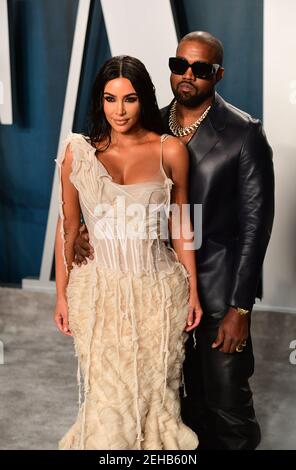 Datei Foto vom 9/2/2020 von Kim Kardashian und Kanye West bei der Vanity Fair Oscar Party im Wallis Annenberg Center for the Performing Arts in Beverly Hills, Los Angeles, Kalifornien, USA. Kim Kardashian West hat nach sieben Jahren Ehe die Scheidung vom Ehemann Kanye West beantragt, so US-Berichte. Das Paar knüpfte den Knoten bei einer aufwendigen Zeremonie in Florenz, Italien, im Mai 2014. Ausgabedatum: Freitag, 19. Februar 2021. Stockfoto