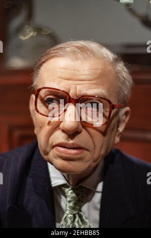 Porträt von Jean-Paul Sartre Wachsfigur in Ausstellung Museum Grevin in Paris, Frankreich Stockfoto