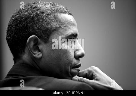 Präsident Barack Obama nimmt an einer Sitzung im Roosevelt-Raum des Weißen Hauses am 28. Januar 2013 Teil. Stockfoto
