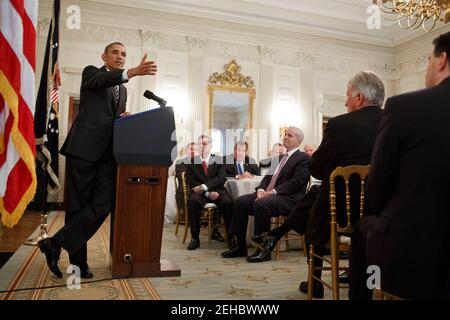 Präsident Barack Obama hält Bemerkungen während eines Treffens mit der National Governors Association im State Dining Room des Weißen Hauses, 25. Februar 2013. Stockfoto
