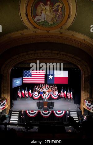 Präsident Barack Obama hält im Paramount Theatre in Austin, Texas, am 10. Juli 2014, Bemerkungen zur Wirtschaft. Stockfoto