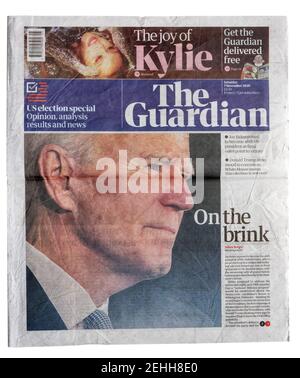 Die Titelseite der Guardian Zeitung mit der Überschrift Auf dem Brink über den US-Wahlsieger Jo Biden Stockfoto