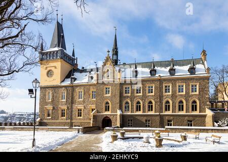 Pseudogoticky zamek z 1547, Zruc nad Sázavou, Středočeský kraj, Ceska Republika/neo-gotische Burg aus 1547, Stadt Zruc nad Sázavou, Mittelböhmen, Stockfoto