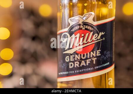 Tjumen, Russland-13. Februar 2021: Miller Beer. Produkt der Miller Brewing Company im Besitz von SABMiller. Stockfoto