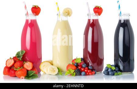 Sammlung von Obst-Smoothies Früchte Saft trinken Stroh Waldbeeren In einer Flasche isoliert auf weißem Hintergrund Stockfoto