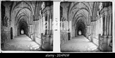 Passadís del claustre del monestir de Poblet. Stockfoto