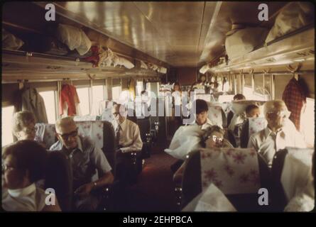 Passagier-Stuhl-Auto-auf-der-Südwesten-begrenzt-ein-amtrak-Zug-enroute-from-los-angeles-california-through-albuquerque-New-mexico-to-chicago-juni-1974 7158166672 o. Stockfoto