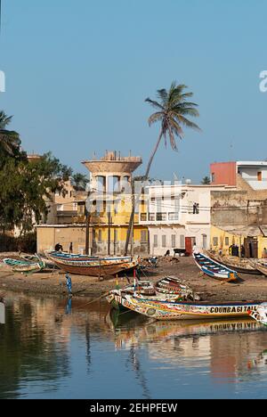 Janvuary 01 2010, Saint Louis, Senegal : schöne Aussicht auf saintt Louis im Senegal mit traditionellen Fischerbooten Stockfoto