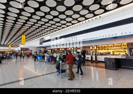 London, Großbritannien - 31. Juli 2018: Terminal 4 des London Heathrow Airport (LHR) im Vereinigten Königreich. Stockfoto