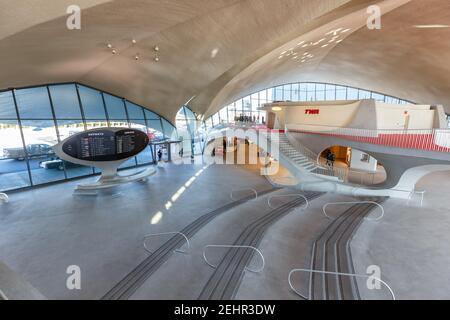 New York City, New York - 1. März 2020: TWA Hotel Terminal am New York JFK Airport in den USA. Stockfoto