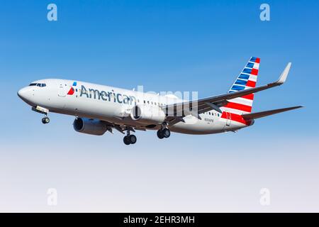 New York City, New York - 29. Februar 2020: American Airlines Boeing 737-800 Flugzeug am New York JFK Airport in den Vereinigten Staaten. Stockfoto