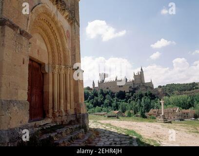 VISTA DEL ALCAZAR DESDE LA IGLESIA DE LA VERA CRUZ. Lage: ALCAZAR-EXTERIOR. SEGOVIA. SPANIEN. Stockfoto