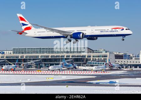 Stuttgart, 11. Februar 2021: British Airways Boeing 787-10 Dreamliner Flugzeug am Flughafen Stuttgart (STR) in Deutschland. Stockfoto