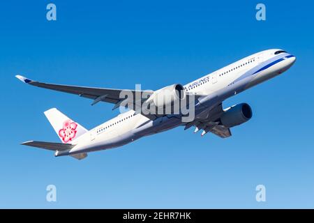 Frankfurt, Deutschland - 13. Februar 2021: China Airlines Airbus A350-900 am Frankfurter Flughafen (FRA) in Deutschland. Airbus ist ein europäisches Flugzeug Stockfoto