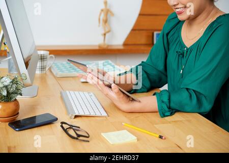 Geschäftsfrau mit Tablet-computer Stockfoto
