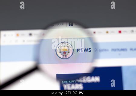 New York, USA - 15. Februar 2021: Manchester City Website im Browser mit Firmenlogo, illustrative Editorial Stockfoto