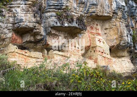Revash Gräber, in der Nähe von Yerbabuena, aus dem Felsen geschnitzt, Peru Stockfoto