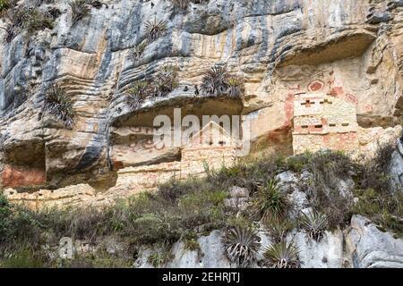 Revash Gräber, in der Nähe von Yerbabuena, aus dem Felsen geschnitzt, Peru Stockfoto