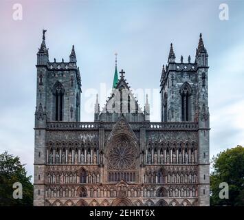 Die mittelalterliche Wallfahrtskirche von Trondheim; Nidaros. Stockfoto