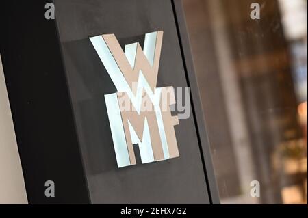 München, Deutschland. Februar 2021, 19th. WMF, Württembergische Metallwarenfabrik, Logo, Schild, Firmenemblem. Quelle: dpa/Alamy Live News Stockfoto