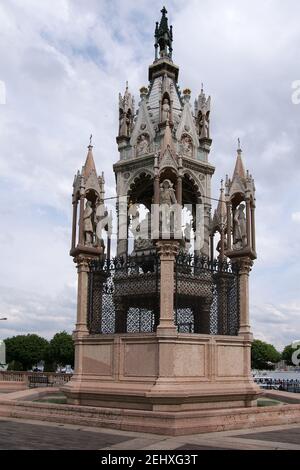 Brunswick Monument in Genf, Schweiz. Das Denkmal wurde in Erinnerung an den großen Herzog Karl II von Braunschweig gebaut. Stockfoto