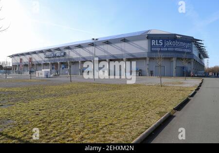 Paderborn, Deutschland. Februar 2021, 20th. Fußball: 2. Bundesliga, SC Paderborn 07 - SV Sandhausen, Matchday 22 in der Benteler-Arena. Blick auf das Stadion. Quelle: Friso Gentsch/dpa - WICHTIGER HINWEIS: Gemäß den Bestimmungen der DFL Deutsche Fußball Liga und/oder des DFB Deutscher Fußball-Bund ist es untersagt, im Stadion und/oder des Spiels aufgenommene Fotos in Form von Sequenzbildern und/oder videoähnlichen Fotoserien zu verwenden oder zu verwenden./dpa/Alamy Live News Stockfoto