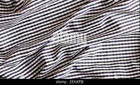 Zerknittertes Tuch in den Käfig. Zerknittert Stoff. Hintergrund Minze Stoff Stockfoto