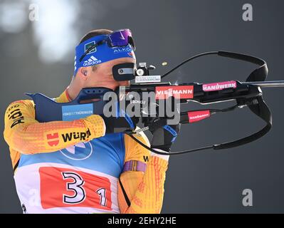 20. Februar 2021, Slowenien, Pokljuka: Biathlon: Weltmeisterschaften, Staffel 4 x 7,5 km, Männer. Erik Lesser aus Deutschland schießt am Start. Foto: Sven Hoppe/dpa Stockfoto