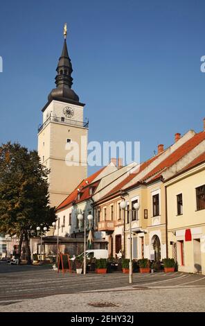 Stadtturm auf dem Platz der Heiligen Dreifaltigkeit in Trnava. Slowakei Stockfoto