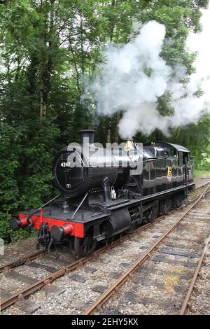 Dampfzug 4247 Bodmin & Wenford Railway in Cornwall England. Die 4247 kostete erst £2918, als sie 1916 in Swindon gebaut wurde Stockfoto