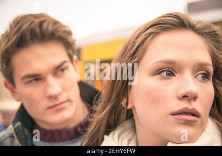 Paar während Pause bis - traurig junge Frau Stockfoto