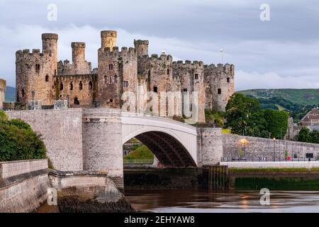 Conway Castle in der Abenddämmerung, Nordwales Stockfoto