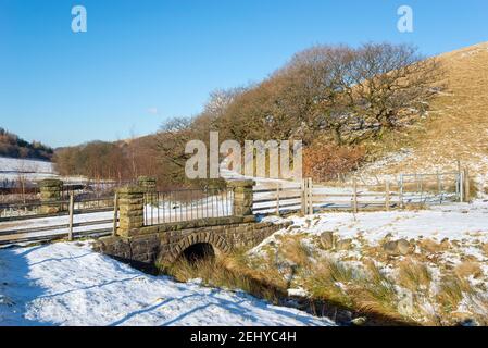 Verschneite Tage bei Mossy Lea in der Nähe von Glossop, High Peak, Derbyshire, England. Stockfoto