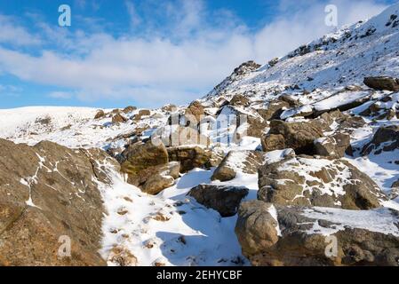 Alter Steinbruch bei Shelf Bänken bei Glossop im High Peak, Derbyshire, England. Stockfoto