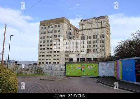 SILVERTOWN, LONDON - 20th. FEBRUAR 2021: Millennium Mills, alte Getreidemühle in West Silvertown neben den Royal Victoria Docks. Stockfoto